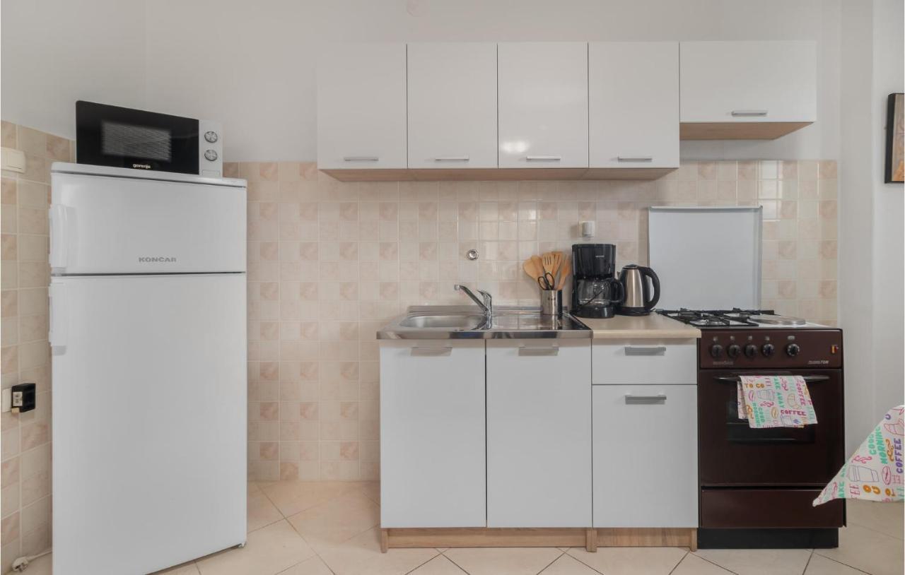 2 Bedroom Stunning Apartment In Novi Vinodolski Exterior photo