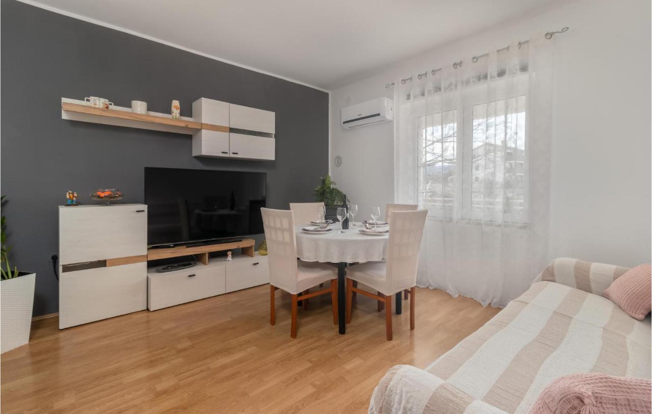 2 Bedroom Stunning Apartment In Novi Vinodolski Exterior photo
