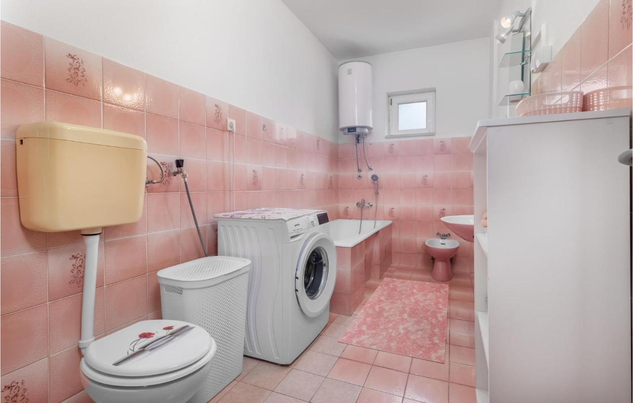 2 Bedroom Stunning Apartment In Novi Vinodolski Exterior photo